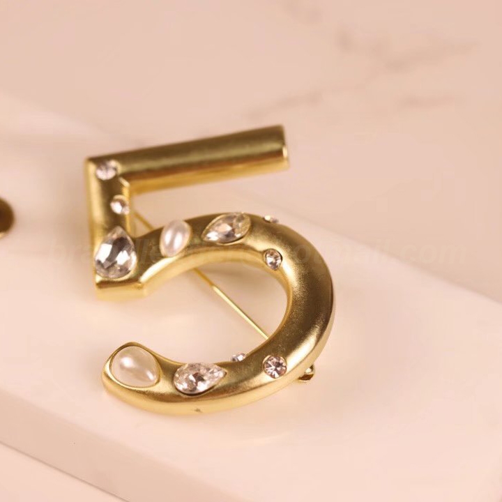 Chanel Brooch 323